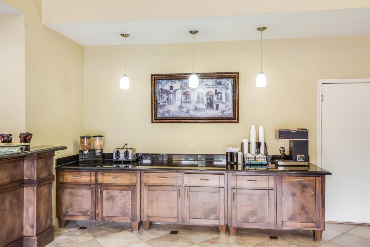 Americas Best Value Inn & Suites Tomball Bagian luar foto